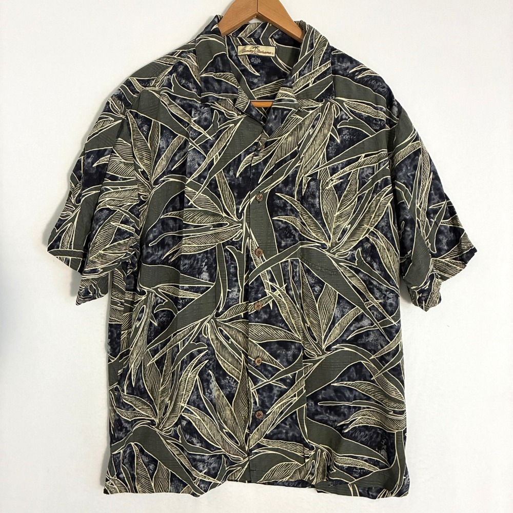 Tommy Bahama Silk Hawaiian Shirt Mens Size L Floral Camp Collar Travel Resort